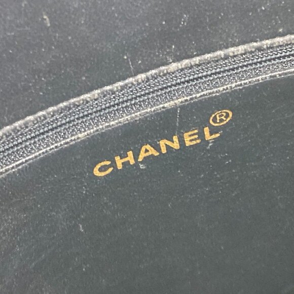 CHANEL Black Shoulder Bag - Picture 9 of 12